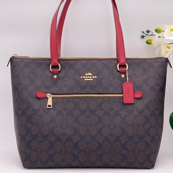 Coach Signature Gallery Tote - Picture 7 of 15